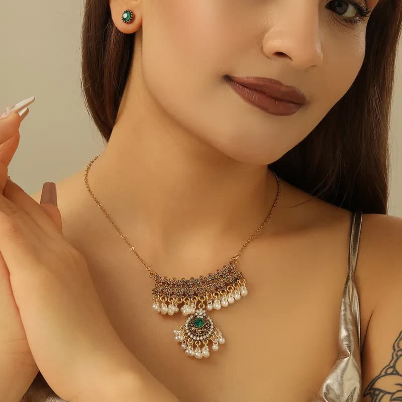 Ira Emerald Pearl Tassel Set